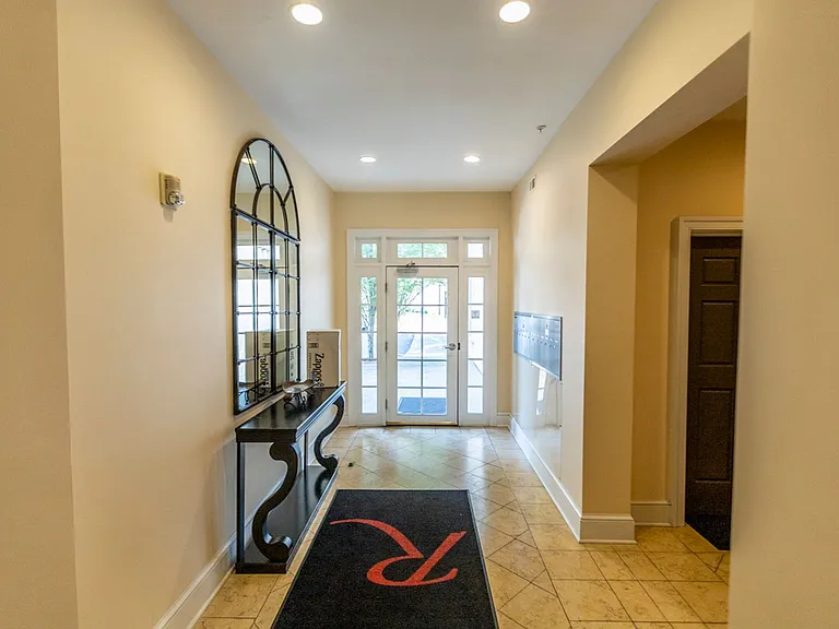 1001 Market St E #10 — Photo 9