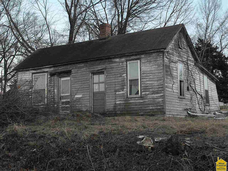 2nd image of 211 W 3rd St