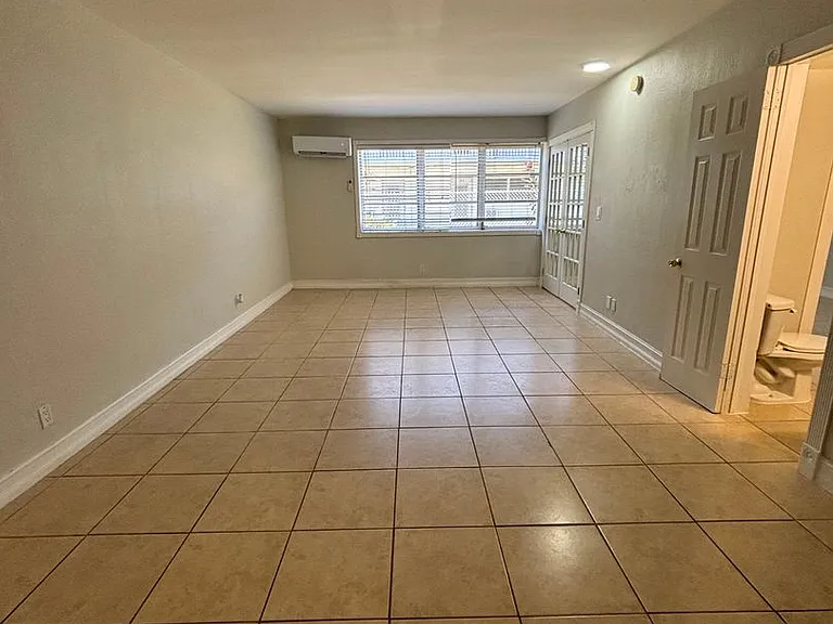 Bellagio Apartments — Photo 19