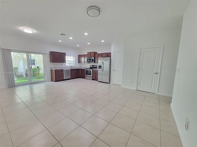 1107 NW 40th Ter #1107 — Photo 7