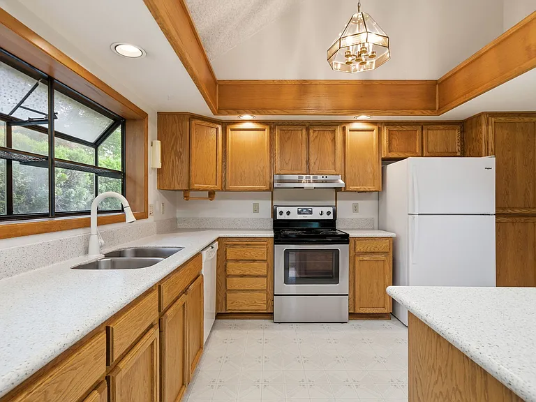 11306 SE 19th St — Photo 11