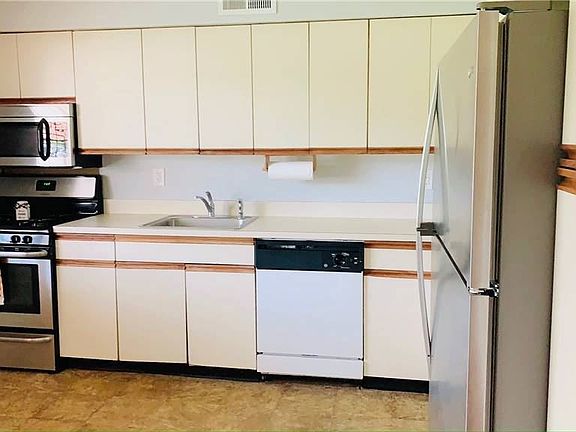 5th image of 4 Pinebrook Pl
