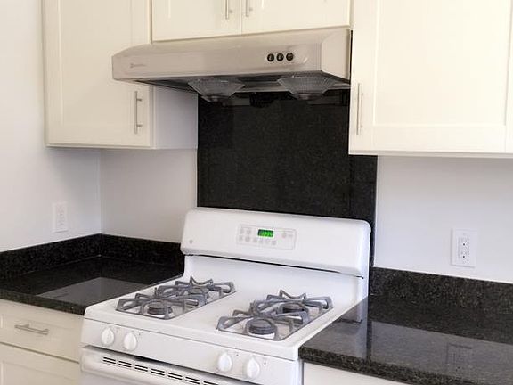 4th image of 1608 Lincoln Ave