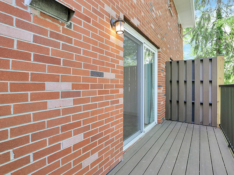 288 N Franklin St — Photo 14