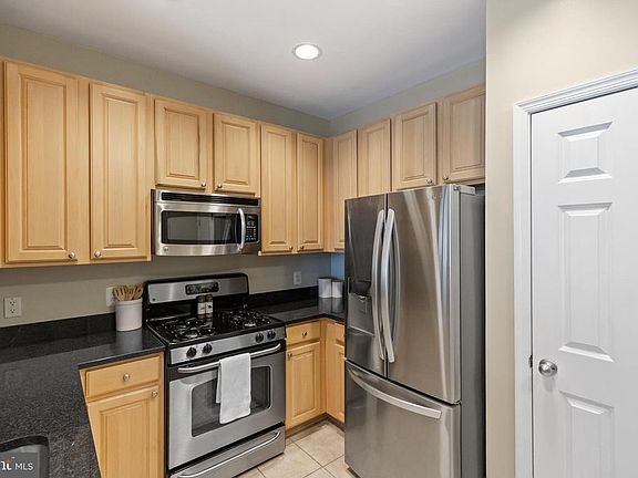 5th image of 2465 Army Navy Dr 104