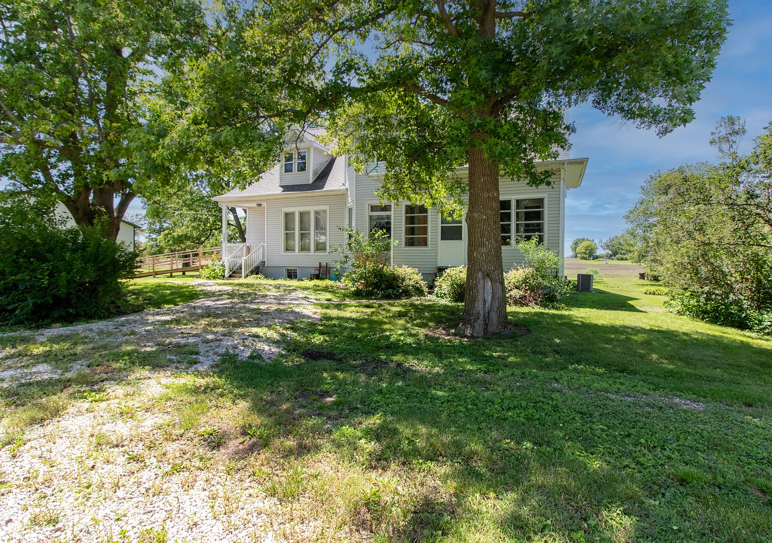 103 N Jeffrey St, Cooksville, IL 61730 Zillow