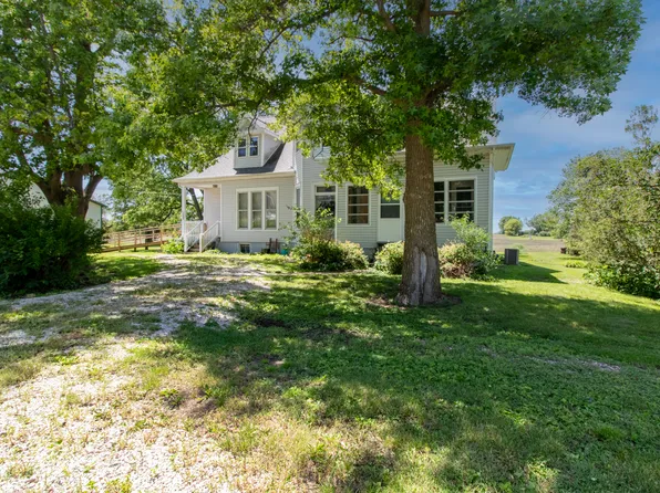 103 N Jeffrey St, Cooksville, IL 61730