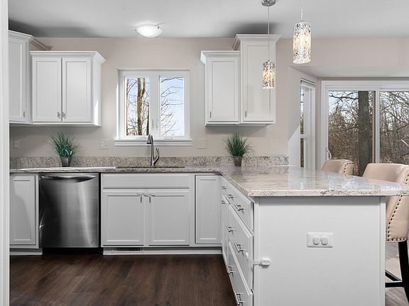 5th image of 6844 Wellington Dr