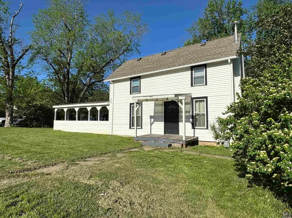 3839 SW Sena Dr, Topeka, KS 66604