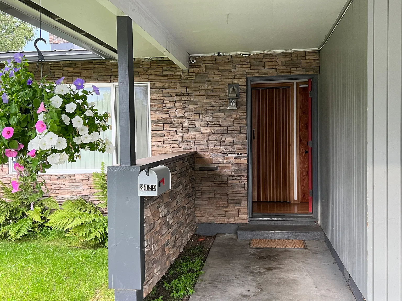 3 bed, 1200 sqft, $2,250 — Photo 3