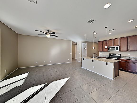 3rd image of 4823 W Saint Anne Ave