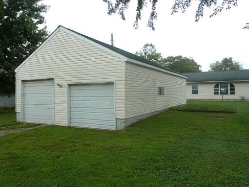 3rd image of 310 N 11th St