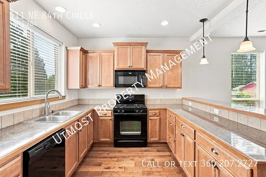Stunning townhouse is located in a convenient location with 3 bedrooms & 3 1/2 bathrooms — Photo 2