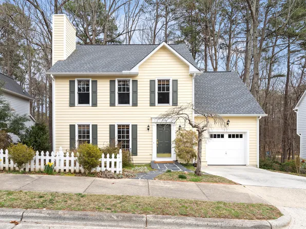 218 Oxford Hills Dr, Chapel Hill, NC 27514