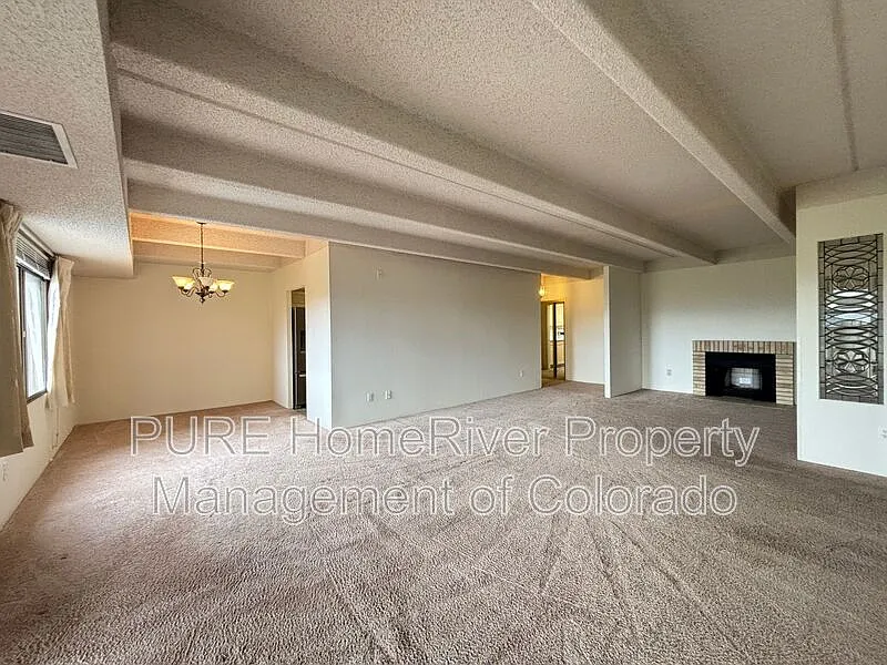 2 bed, 2.0 bath, 1428 sqft, $1,795 — Photo 2