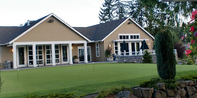 Putting green/club house bac