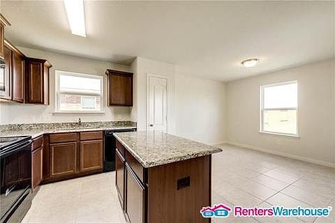 3rd image of 1625 Blackburn Way