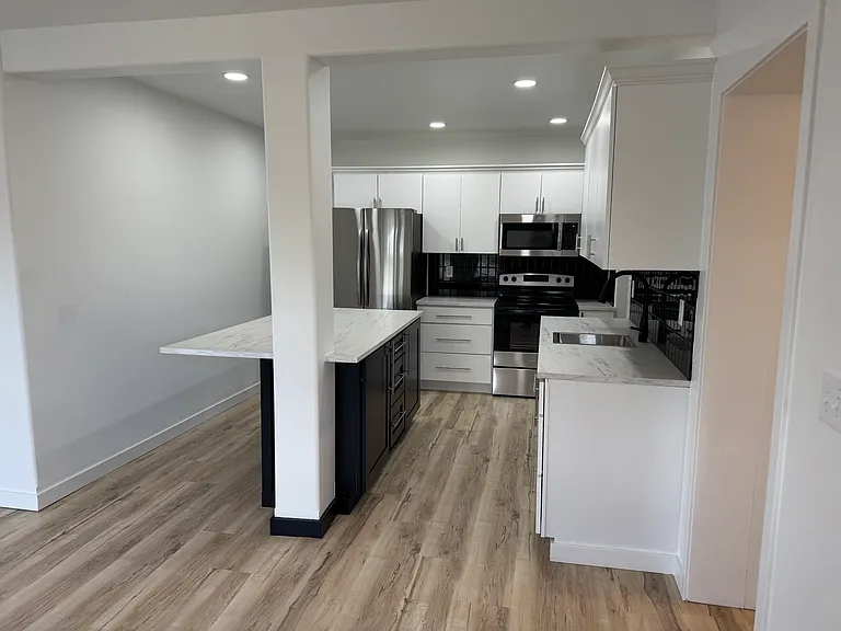 802 W Kemp Ave #1 — Photo 2