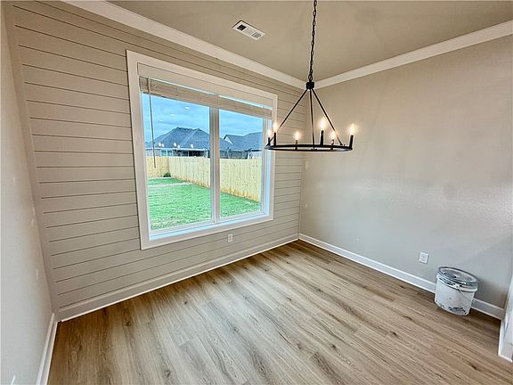 4th image of 1816 Farmer St