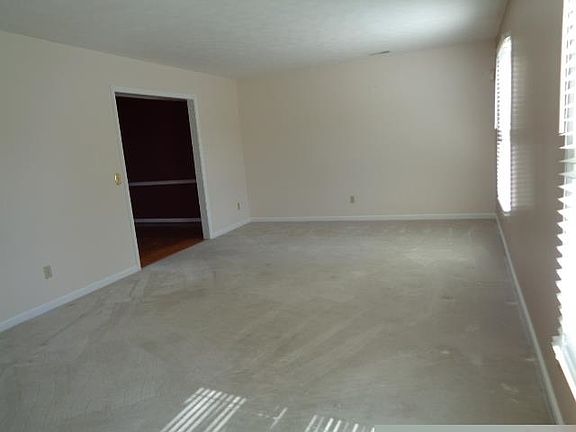 4th image of 1240 Meadowlark Dr