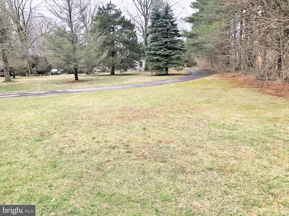 30 2nd St, Schwenksville, PA 19473
