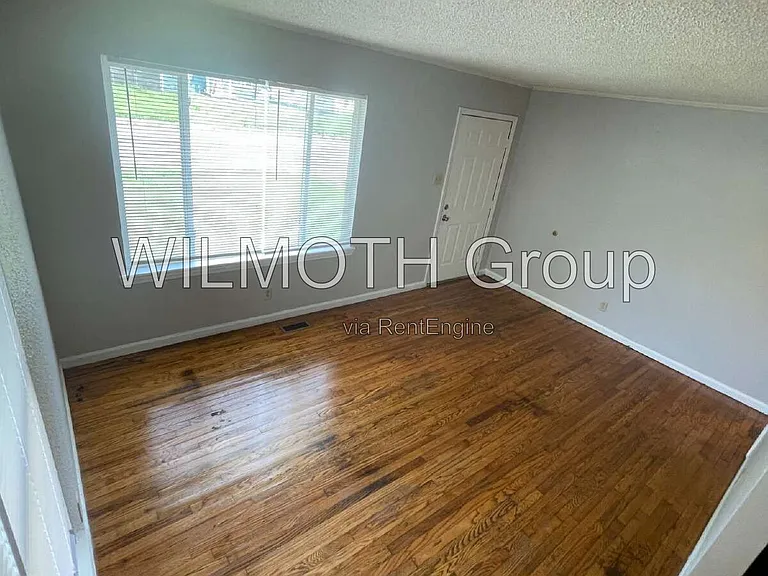 5819 Greenfield Ave — Photo 3