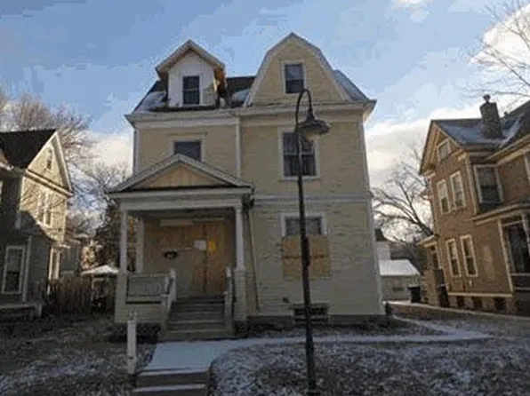 933 17th St, Rock Island, IL 61201