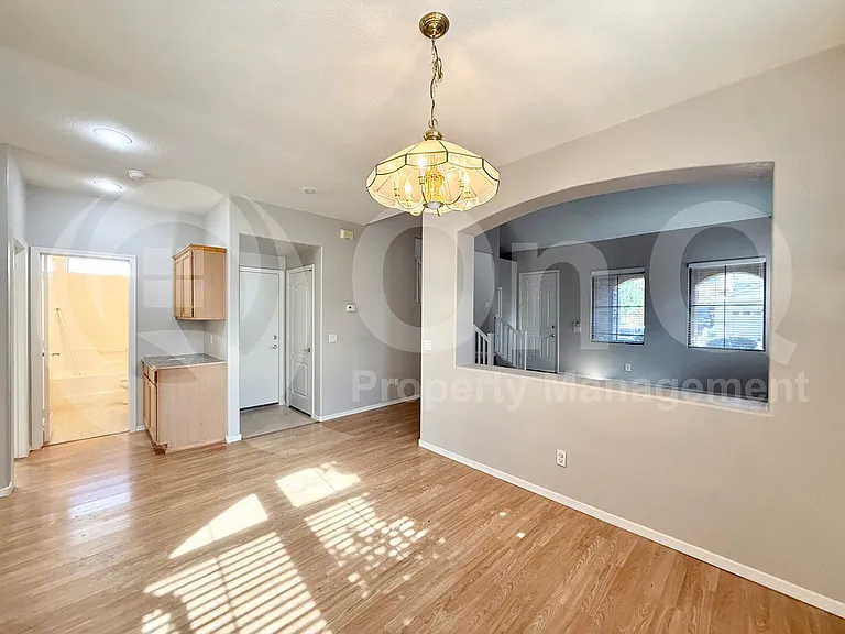 5310 E Hilton Ave — Photo 5
