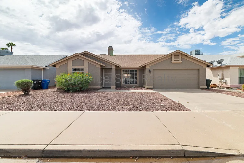 4 bed, 2.0 bath, 1572 sqft, $2,349 — Photo 1