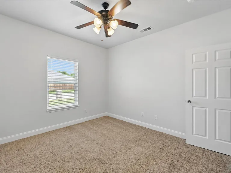 4909 Jefferson St — Photo 14