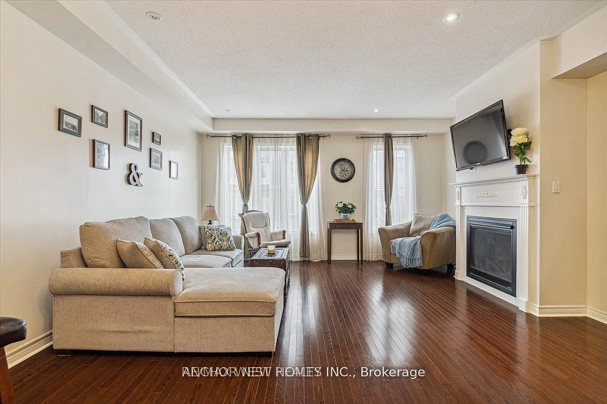 4 bed, $3,100 — Photo 2