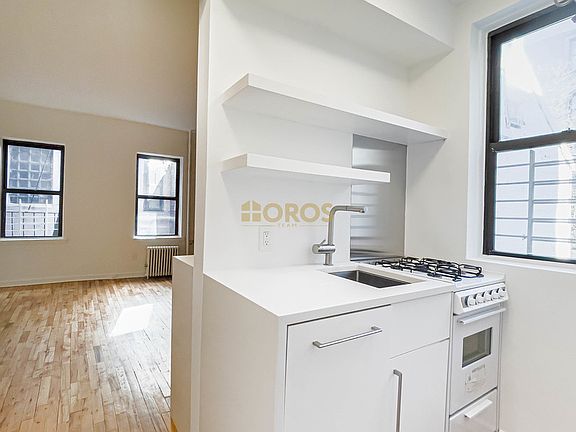 3rd image of 283 Bleecker St APT 2B