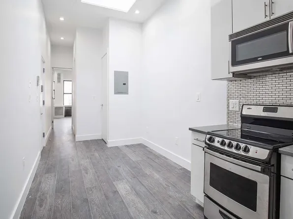 1365 De Kalb Avenue image 2 of 7