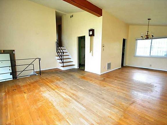 2nd image of 5567 Bayberry Dr