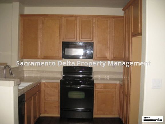 3rd image of 8251 Crystal Walk Cir