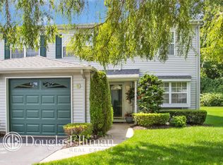 8 Horizon Ct, Huntington, NY 11743