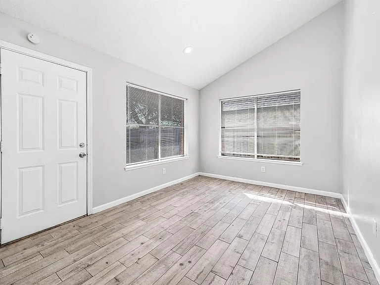 14315 Swanfield Dr — Photo 7