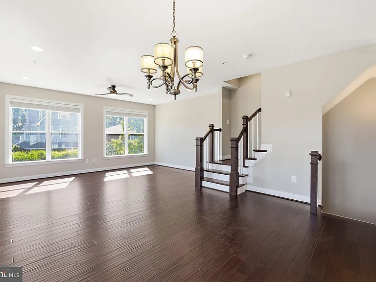 1100 S Edgewood St — Photo 24