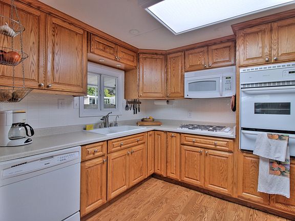 2nd image of 440 Moffett Blvd Spc 31