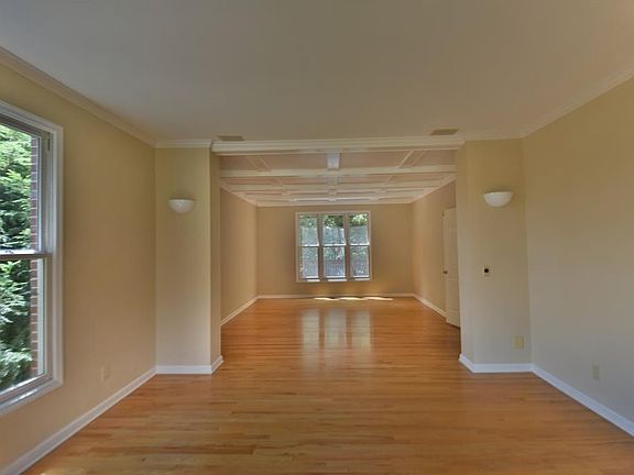 5th image of 8 Sterling Ct