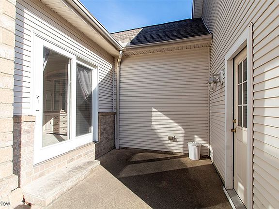 3rd image of 4093 Watercourse Dr