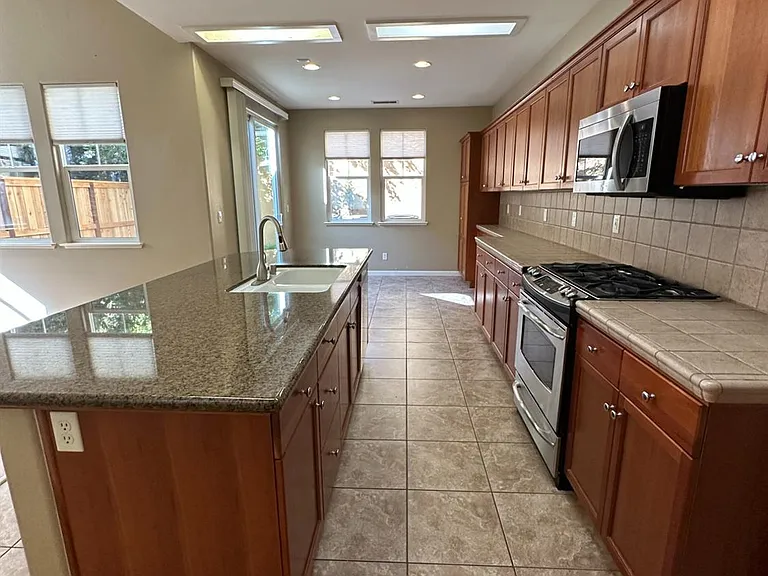 1732 N Dutch Ave — Photo 6