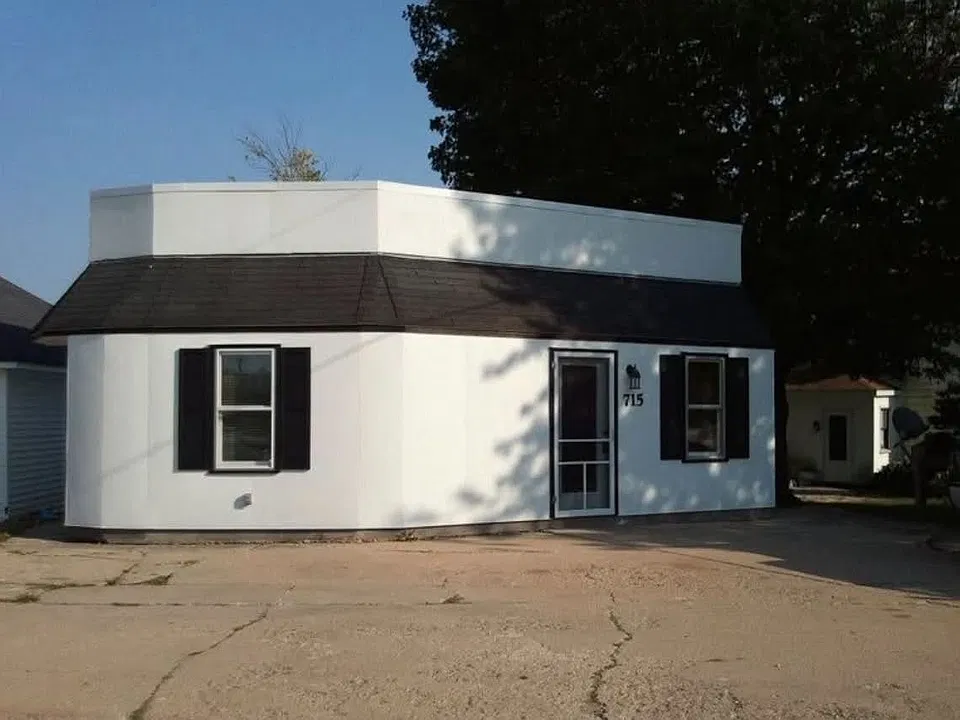 715 Main St