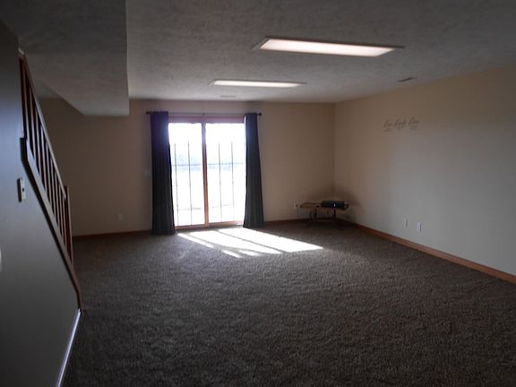 3rd image of 2590 40th Ave