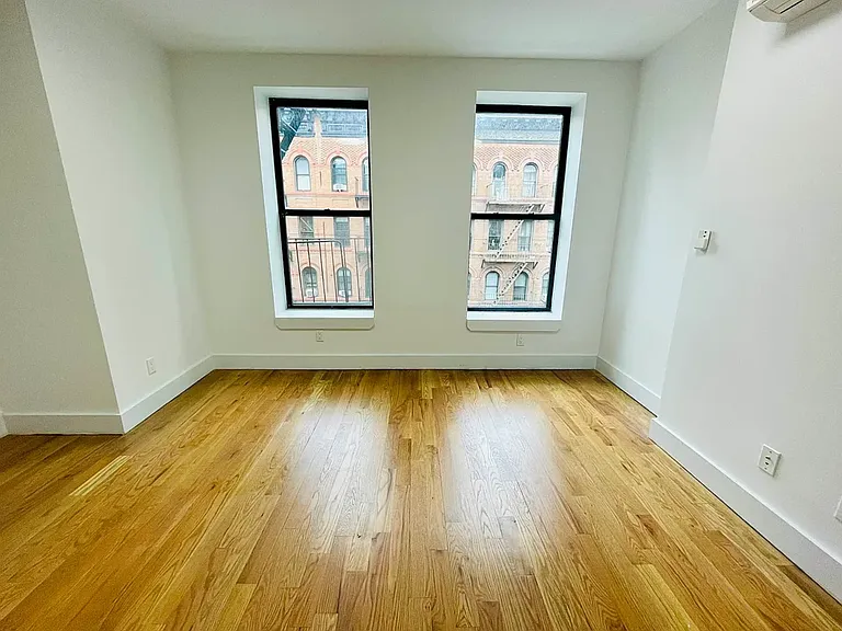 322 E 93rd St #5B — Photo 1