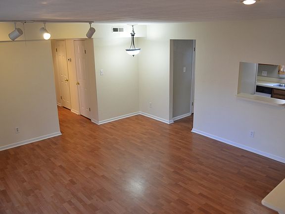 3rd image of 517 W 20th St APT 503