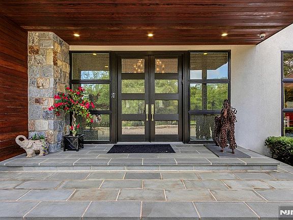 3rd image of 34 Warren Ln
