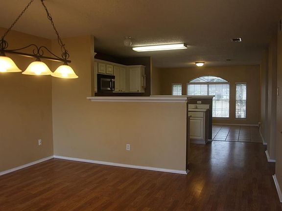 3rd image of 1713 Shady Creek Dr