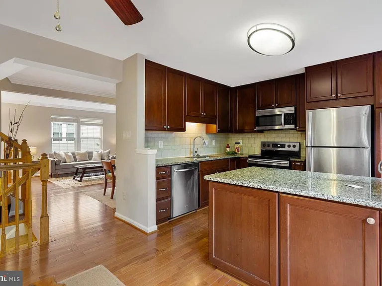 6213 Abbottsbury Row — Photo 9