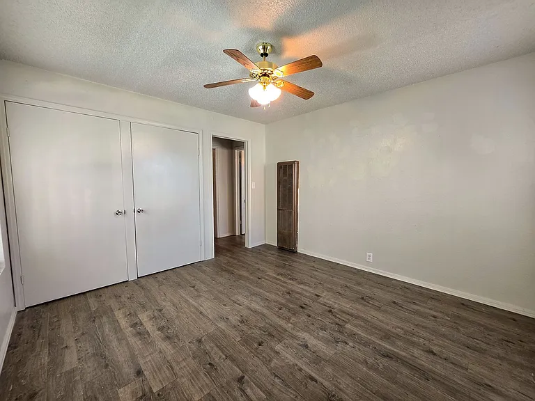 635 W Franklin St — Photo 22